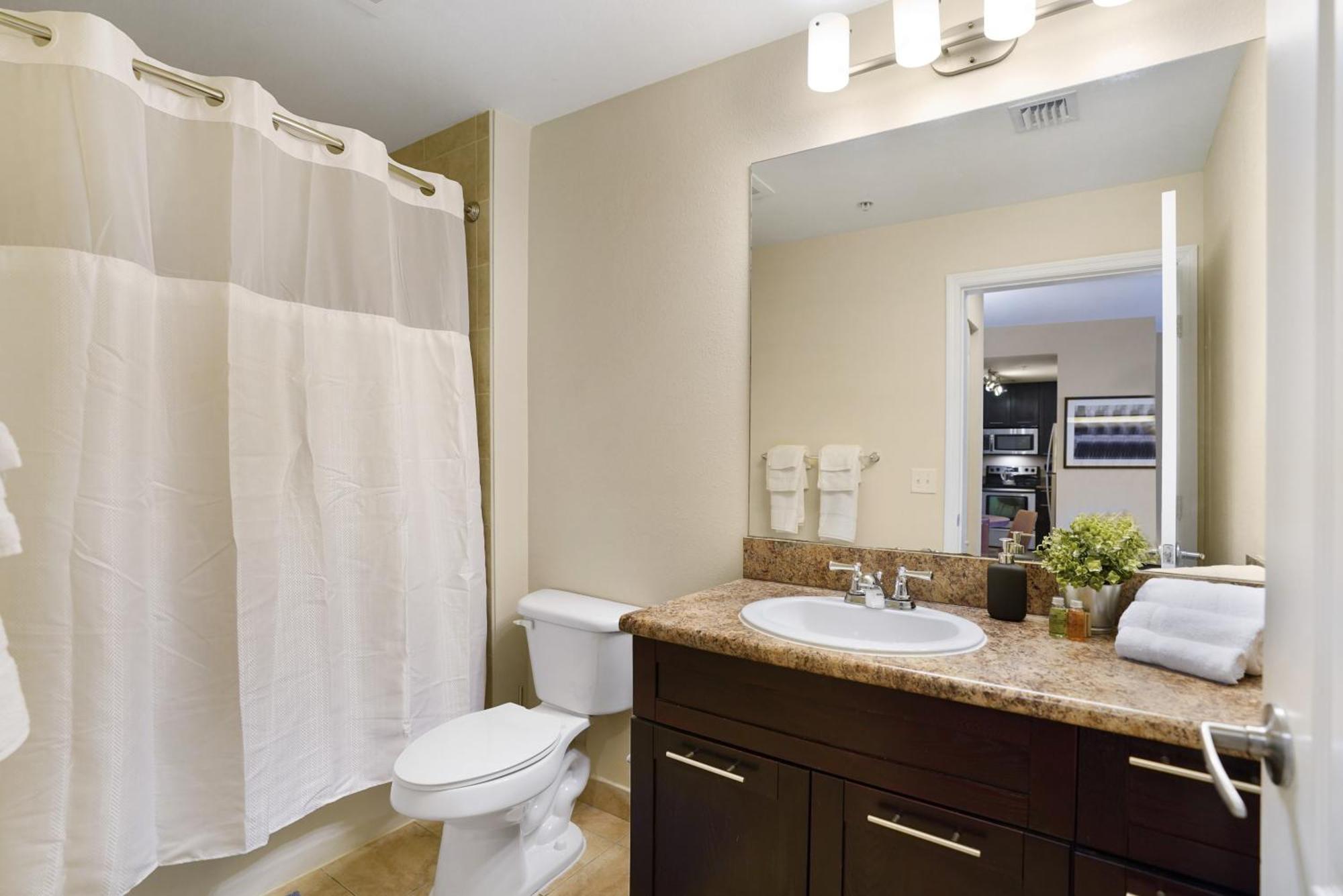 Dharma Home Suites South Miami At Red Road Commons Buitenkant foto