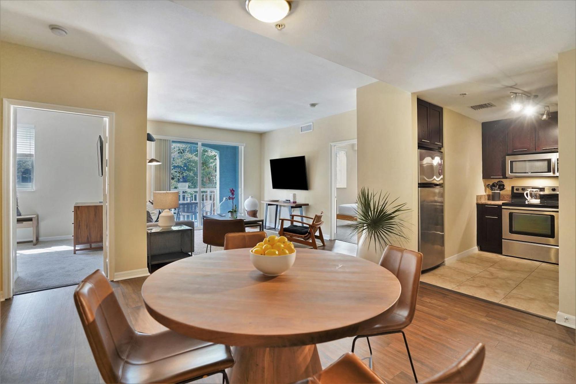 Dharma Home Suites South Miami At Red Road Commons Buitenkant foto