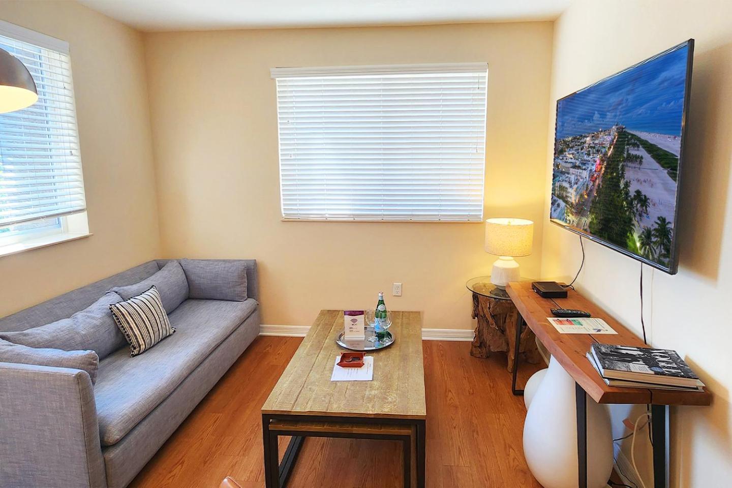 Dharma Home Suites South Miami At Red Road Commons Buitenkant foto