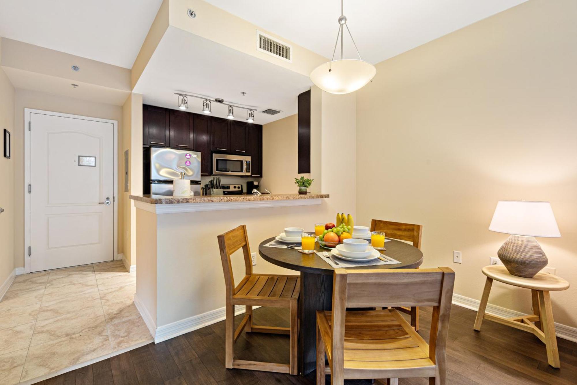 Dharma Home Suites South Miami At Red Road Commons Buitenkant foto
