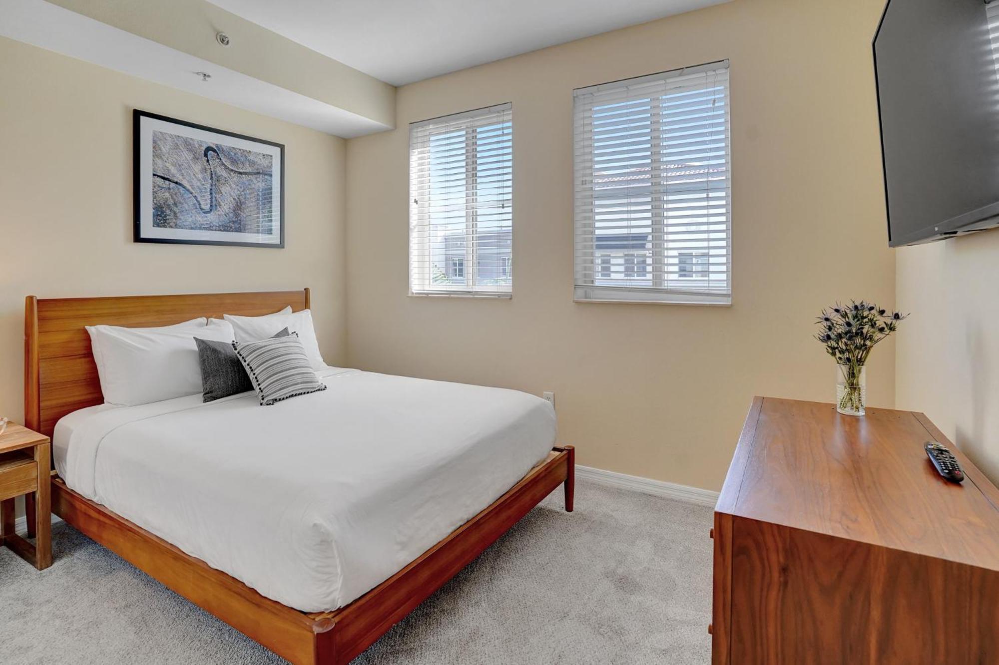 Dharma Home Suites South Miami At Red Road Commons Buitenkant foto