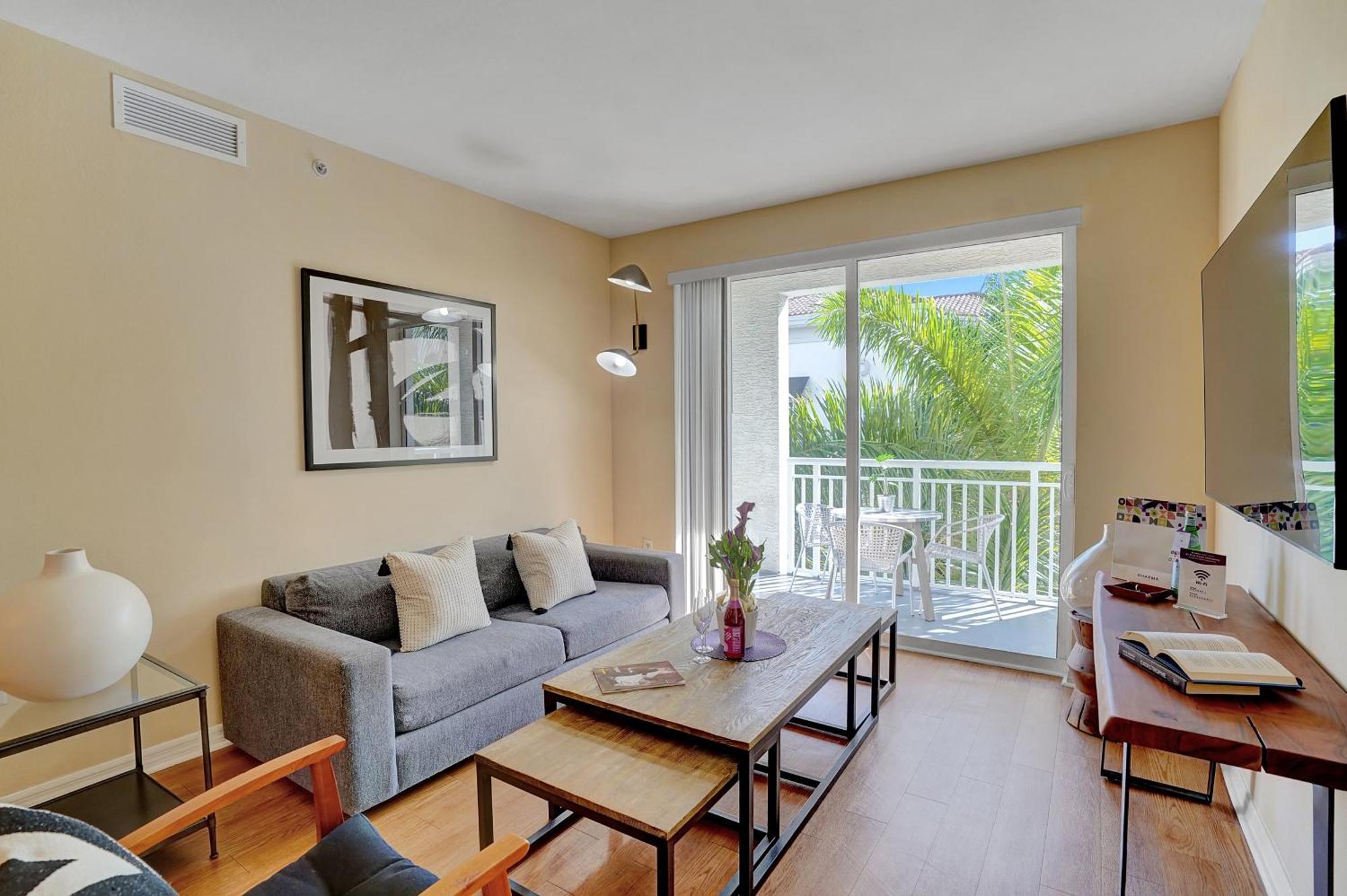 Dharma Home Suites South Miami At Red Road Commons Buitenkant foto