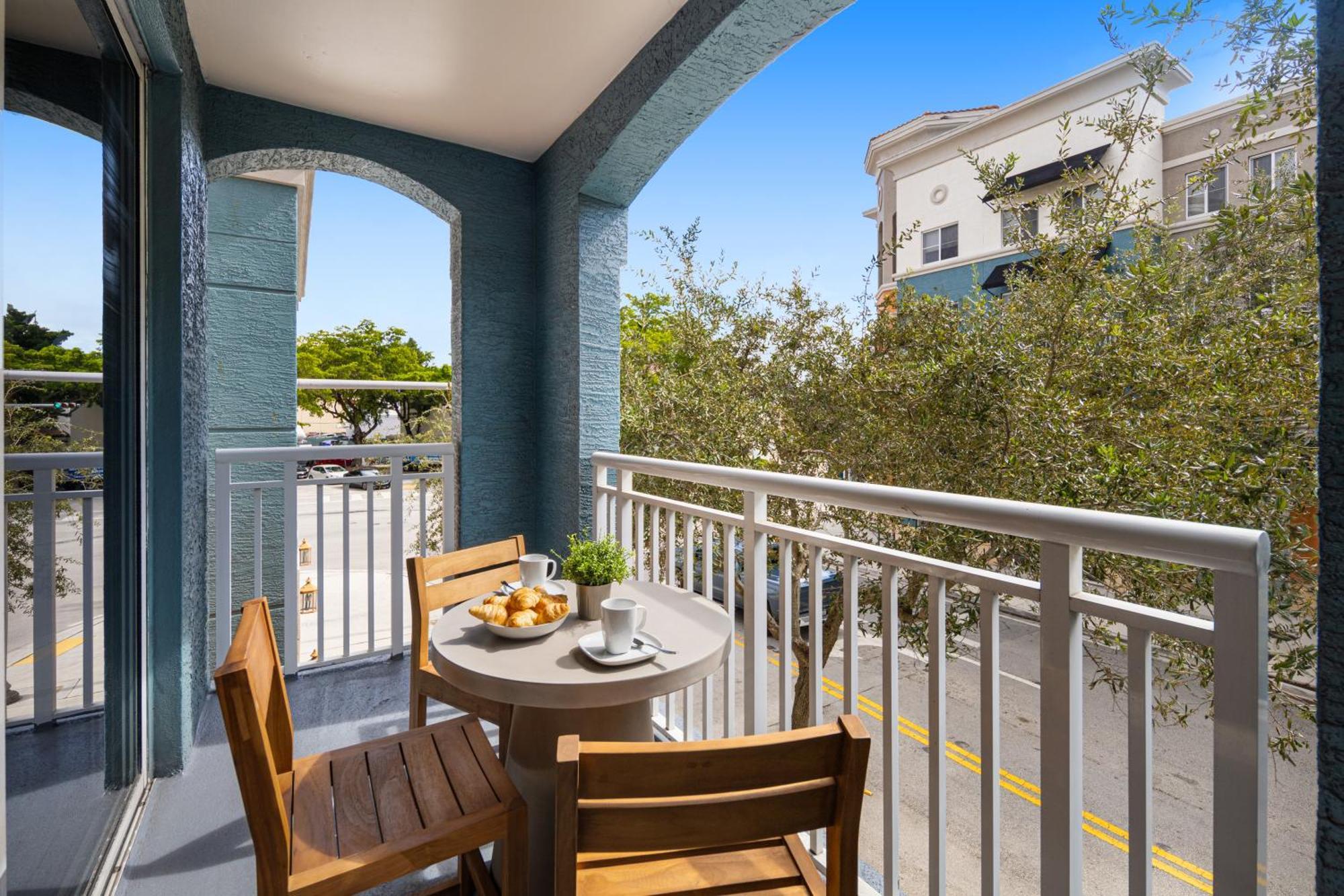 Dharma Home Suites South Miami At Red Road Commons Buitenkant foto